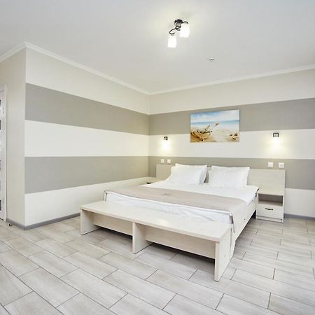 زاتوكا Family Hotel Happy Inn المظهر الخارجي الصورة