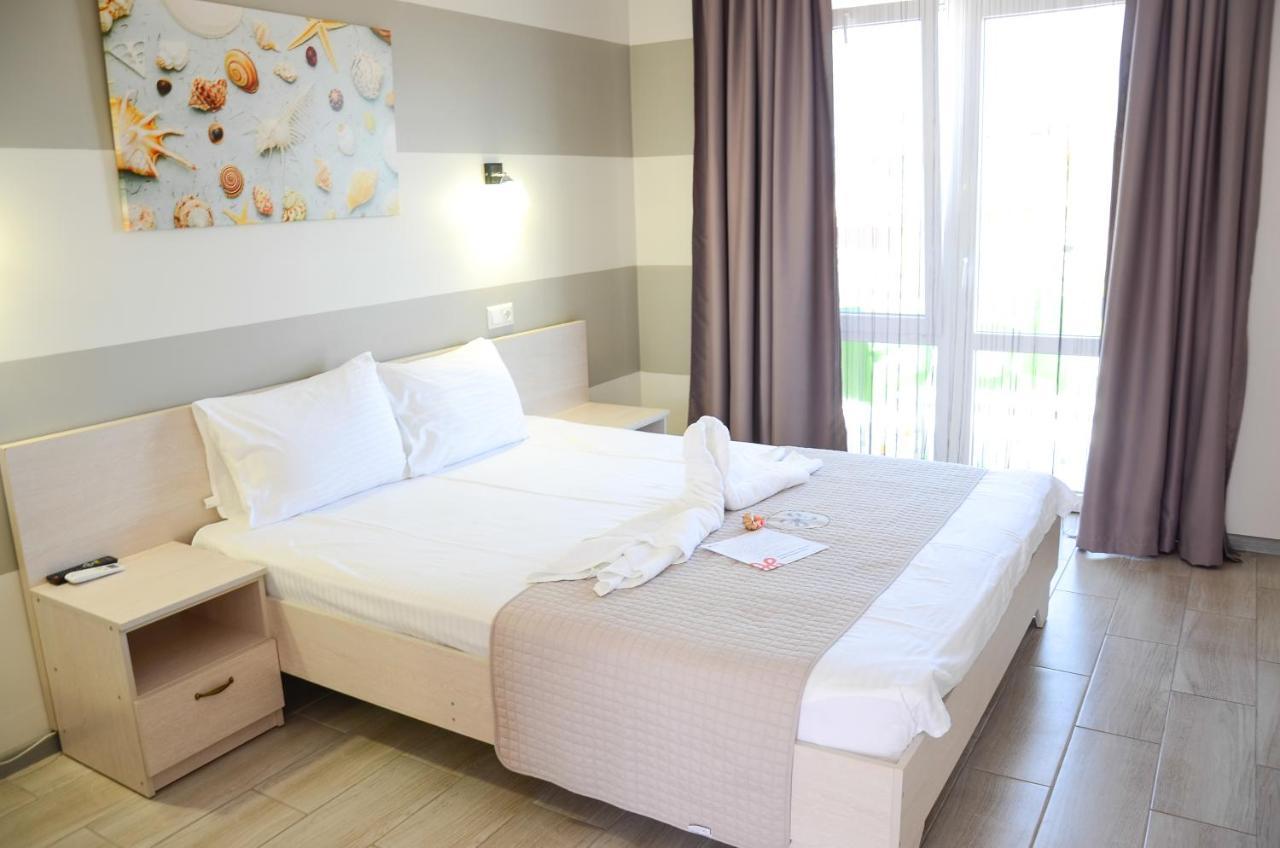 زاتوكا Family Hotel Happy Inn المظهر الخارجي الصورة