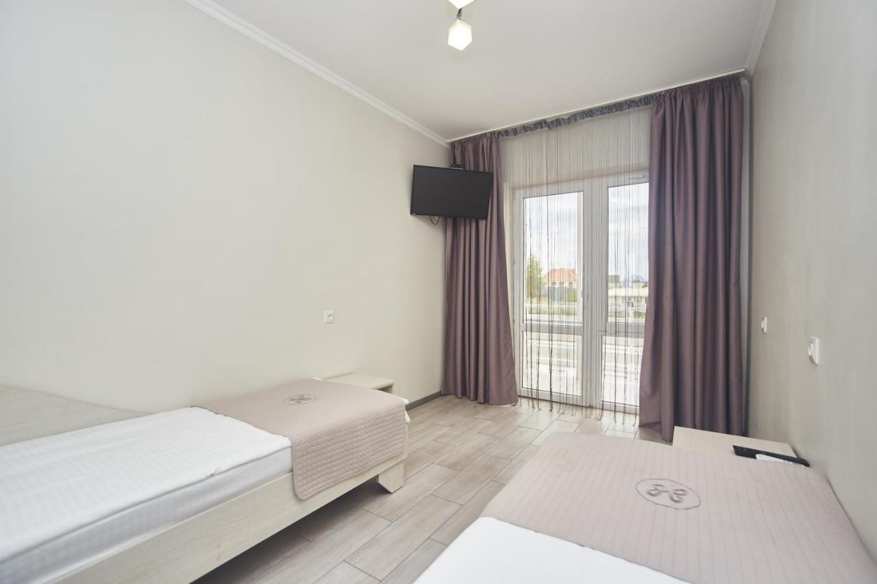زاتوكا Family Hotel Happy Inn المظهر الخارجي الصورة