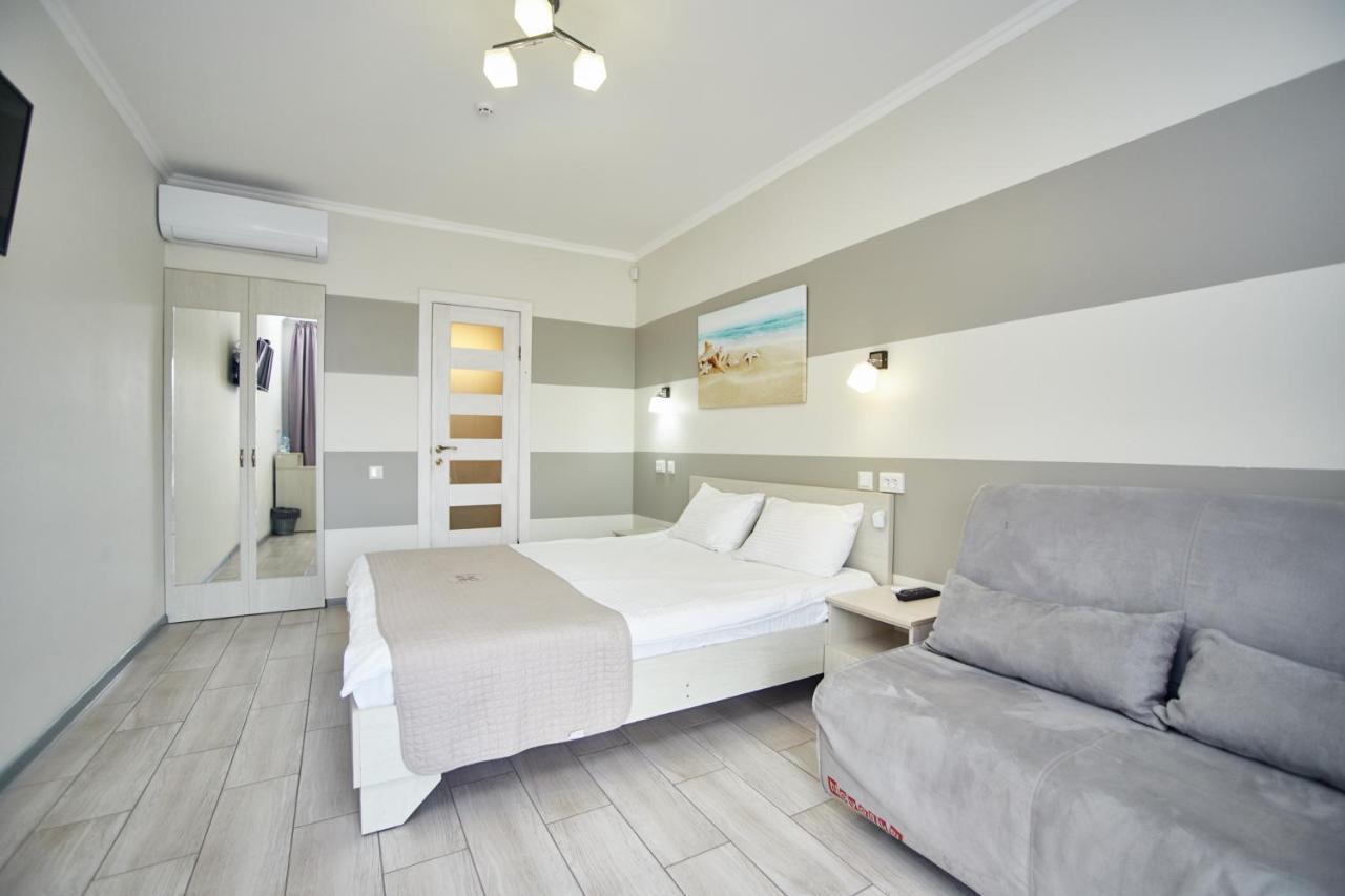 زاتوكا Family Hotel Happy Inn المظهر الخارجي الصورة