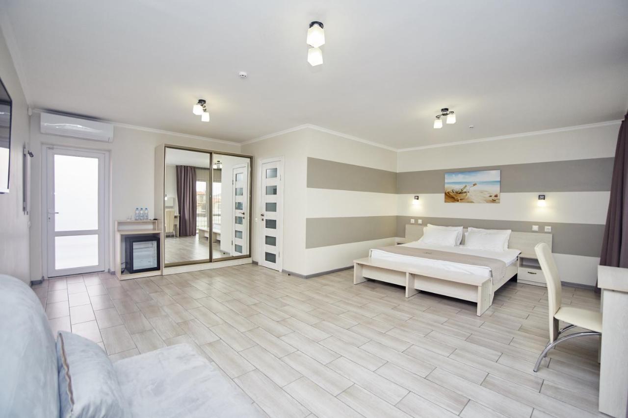 زاتوكا Family Hotel Happy Inn المظهر الخارجي الصورة