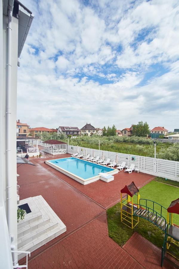 زاتوكا Family Hotel Happy Inn المظهر الخارجي الصورة