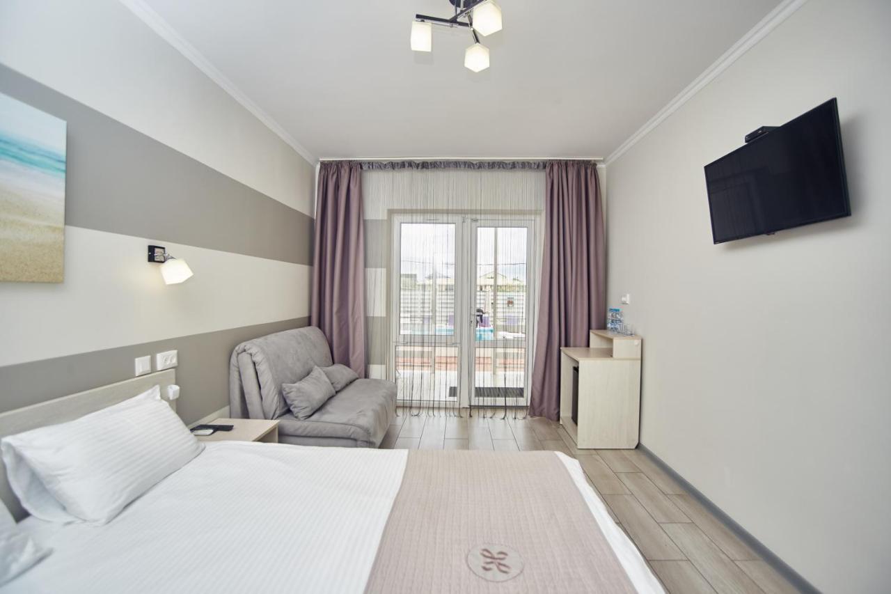 زاتوكا Family Hotel Happy Inn المظهر الخارجي الصورة