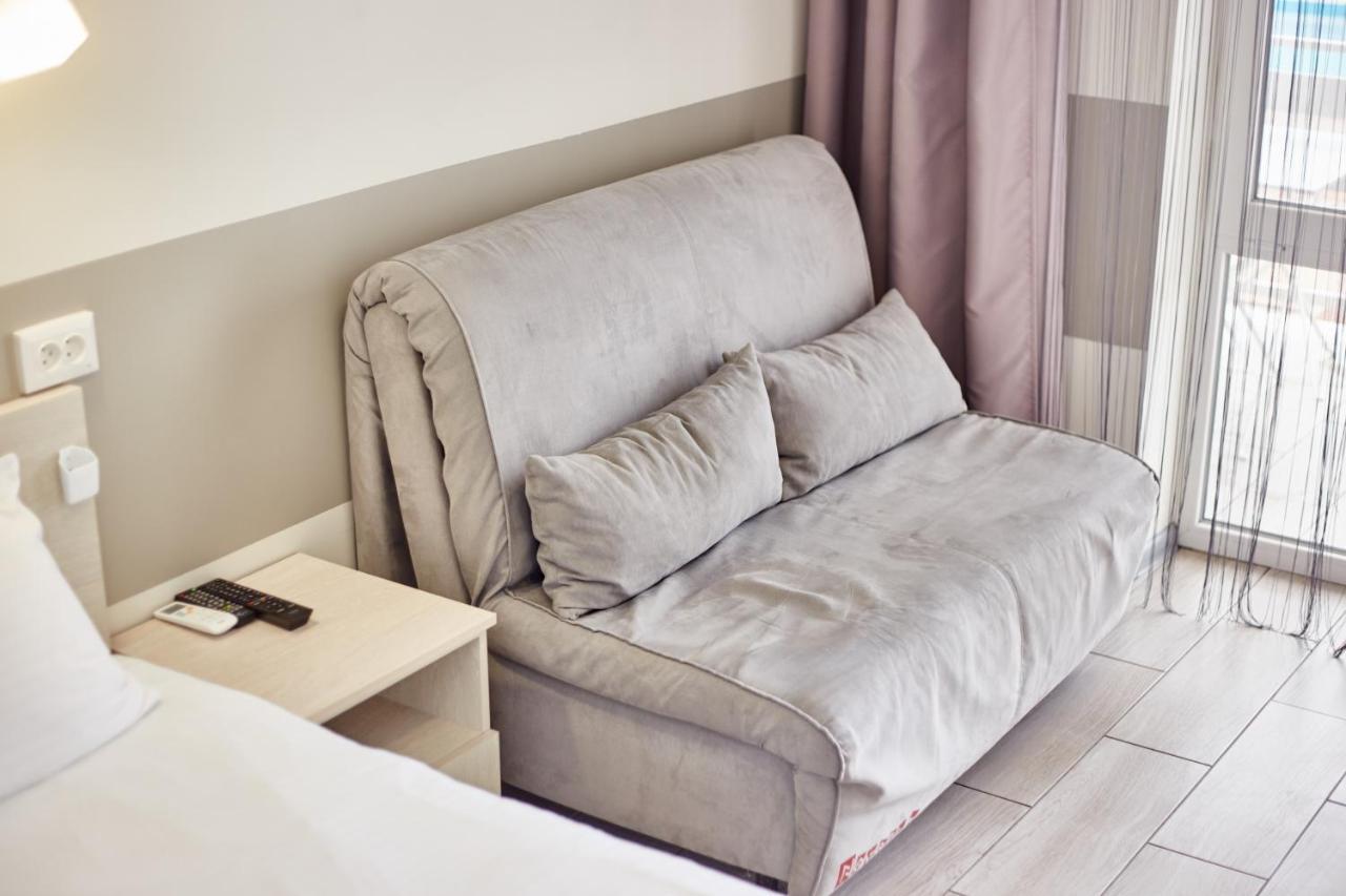 زاتوكا Family Hotel Happy Inn المظهر الخارجي الصورة