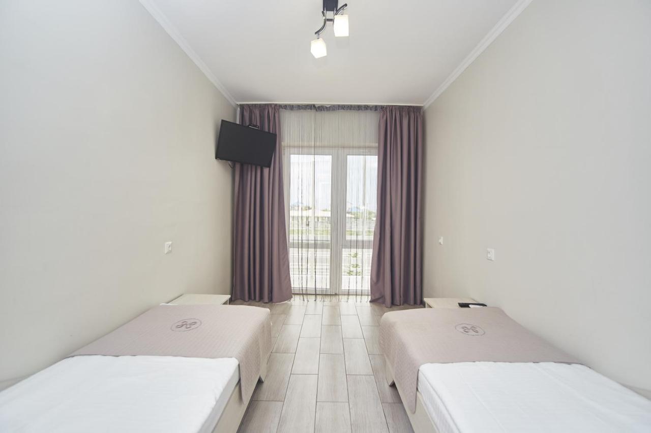 زاتوكا Family Hotel Happy Inn المظهر الخارجي الصورة