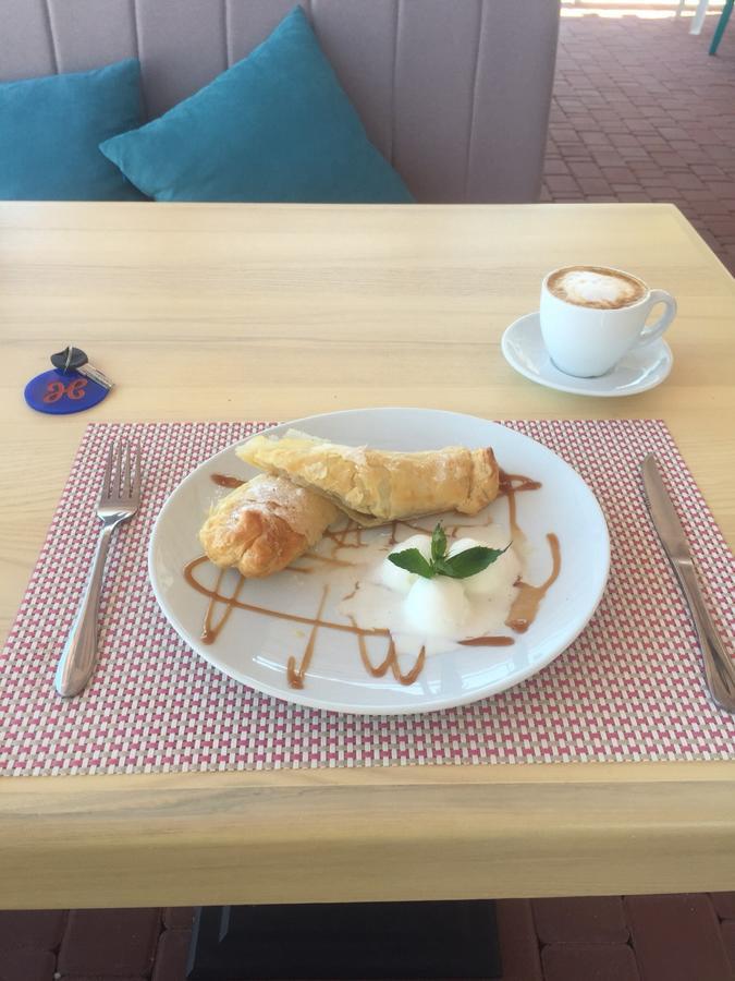 زاتوكا Family Hotel Happy Inn المظهر الخارجي الصورة