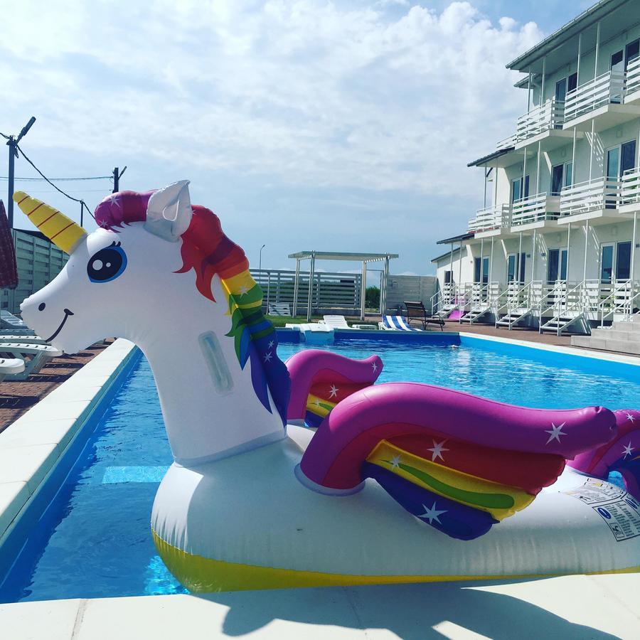 زاتوكا Family Hotel Happy Inn المظهر الخارجي الصورة