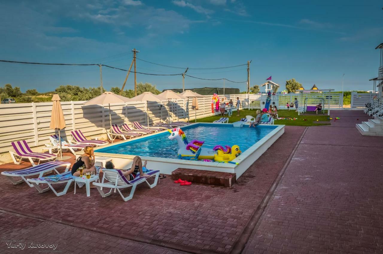 زاتوكا Family Hotel Happy Inn المظهر الخارجي الصورة