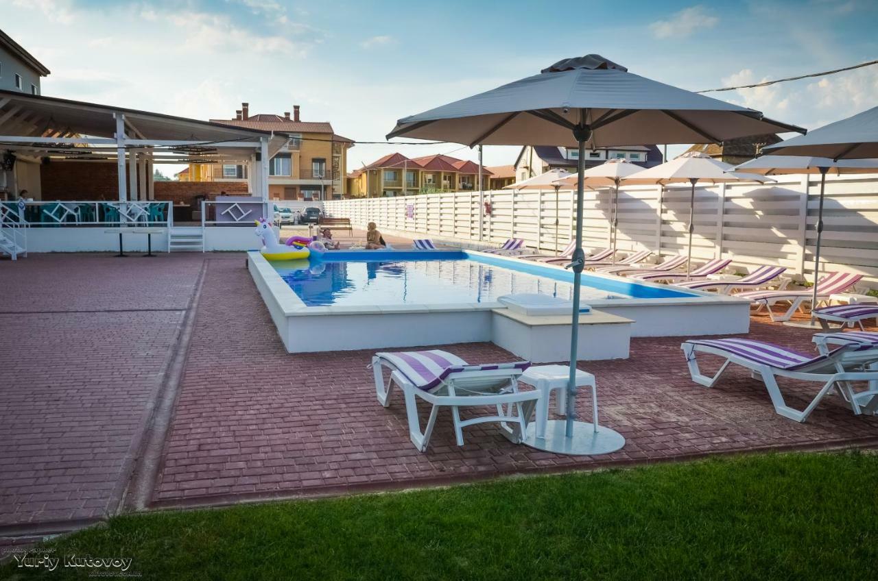 زاتوكا Family Hotel Happy Inn المظهر الخارجي الصورة
