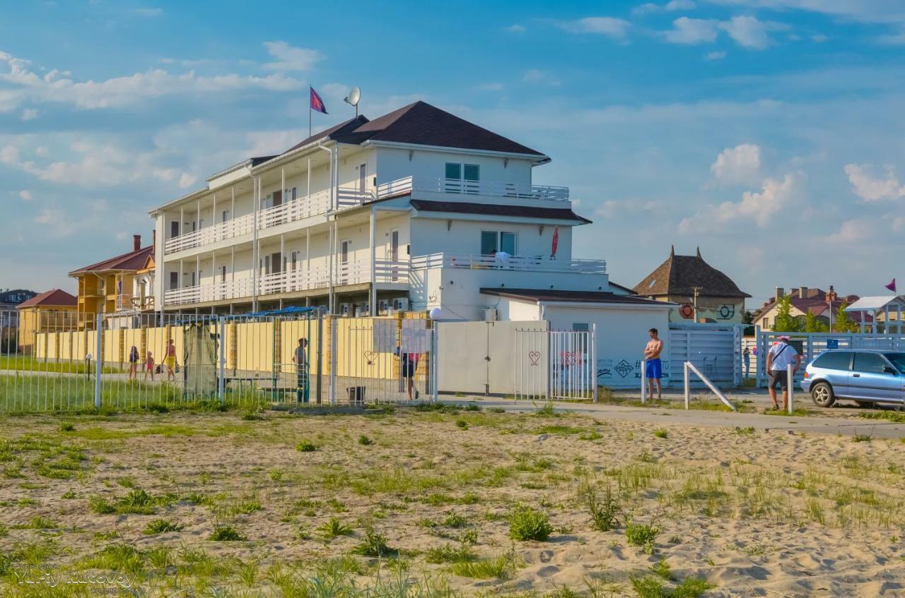 زاتوكا Family Hotel Happy Inn المظهر الخارجي الصورة